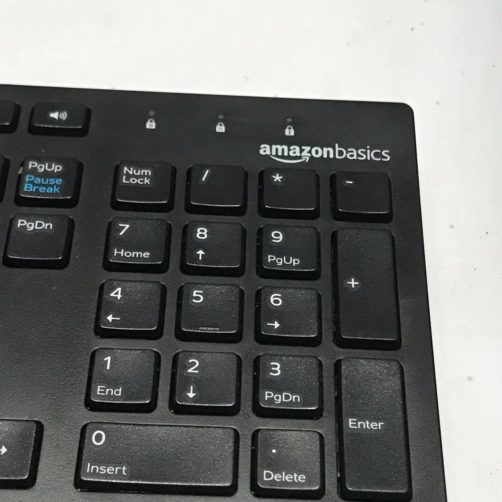 Amazon Basics Wired Keyboard Black